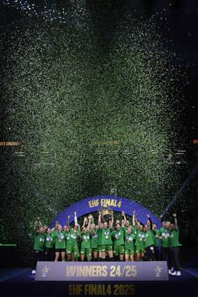 BUDAPEST: Gyori Audi ETO and Odense Handhold, gold medal Gyro Audi ETO players celebrate with the trophy during the EHF Champions League Women 2024 2025 gold medal game between Gyori Audi ETO and Odense Handhold, in Budapest, Hungary, June 01, 2025. Alex Nicodim Imago Images Copyright: xAlexxNicodimx
