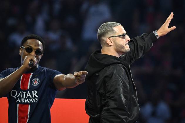 PSG celebrates Champions League trophy at Parc des Princes - FA DJ Snake performs with Niska as Paris Saint-Germain’s players celebrate the UEFA Champions League trophy at the Parc des Princes Stadium in Paris on June 1, 2025, the day after PSG won the UEFA Champions League final football match over Inter Milan in Munich, on May 31, 2025. Photo by Firas Abdullah ABACAPRESS.COM Paris Ile-de-France France Copyright: xAbdullahxFiras ABACAx