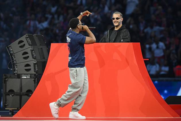 PSG celebrates Champions League trophy at Parc des Princes - FA DJ Snake performs with Niska as Paris Saint-Germain’s players celebrate the UEFA Champions League trophy at the Parc des Princes Stadium in Paris on June 1, 2025, the day after PSG won the UEFA Champions League final football match over Inter Milan in Munich, on May 31, 2025. Photo by Firas Abdullah ABACAPRESS.COM Paris Ile-de-France France Copyright: xAbdullahxFiras ABACAx