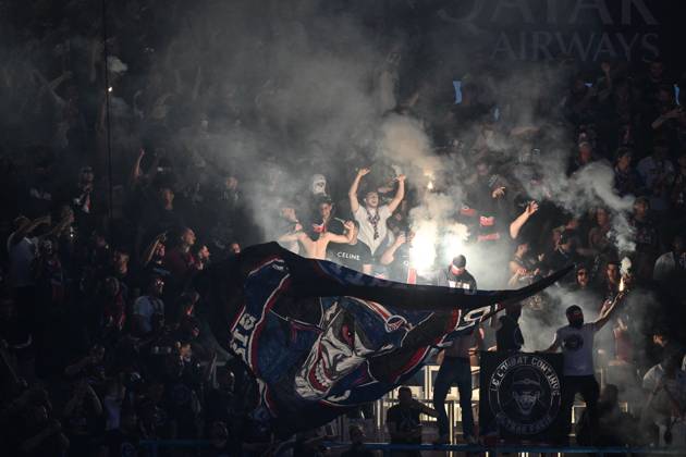 PSG celebrates Champions League trophy at Parc des Princes - FA Paris Saint-Germain’s supporters cheer as they celebrate the UEFA Champions League trophy at the Parc des Princes Stadium in Paris on June 1, 2025, the day after PSG won the UEFA Champions League final football match over Inter Milan in Munich, on May 31, 2025. Photo by Firas Abdullah ABACAPRESS.COM Paris Ile-de-France France Copyright: xAbdullahxFiras ABACAx