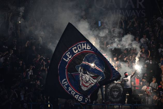 PSG celebrates Champions League trophy at Parc des Princes - FA Paris Saint-Germain’s supporters cheer as they celebrate the UEFA Champions League trophy at the Parc des Princes Stadium in Paris on June 1, 2025, the day after PSG won the UEFA Champions League final football match over Inter Milan in Munich, on May 31, 2025. Photo by Firas Abdullah ABACAPRESS.COM Paris Ile-de-France France Copyright: xAbdullahxFiras ABACAx