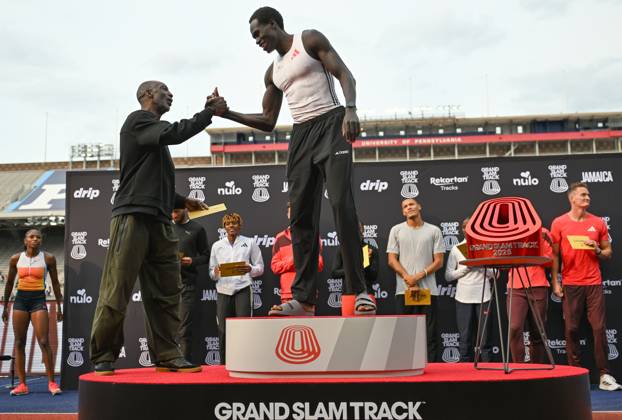Grand Slam Track Philadelphia 2025 - Day Two PHILADELPHIA, UNITED STATES – JUNE 1: American former Olympic champion sprinter Michael Johnson, the founder and CEO of Grand Slam Track, congratulates Marco Arop of Canada, the winner of the Men s Short Distance, during the Awards Ceremony, on the second day of the third leg of the Grand Slam Track Series, held at the historic Franklin Field in Philadelphia, Pennsylvania, United States, on June 1, 2025. Artur Widak Anadolu Philadelphia United States. Editorial use only. Please get in touch for any other usage. Copyright: x2025xAnadoluxArturxWidakx