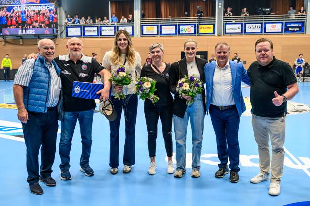 The women of THC Thueringer HC are coached by ThSV Geert coach Herbert Mueller, Annika Niederwieser, Lï¿½dia Jakubisova, goalkeeper Dina Eckerle, Rene Witte managing director, ThSV Eisenach, Shpetim Alaj president, ThSV Eisenach GER, ThSV Eisenach vs. 1 VfL Potsdam, Handball, 1 Bundesliga, 33 Matchday, Season 2024 2025, 04 06 2025 GER, ThSV Eisenach vs. 1 VfL Potsdam, Handball, 1 Bundesliga, 33 Matchday, Season 2024 2025, 04 06 2025 Eisenach Copyright: xEibner-Pressefoto MartinxHerbstx EP_MHT