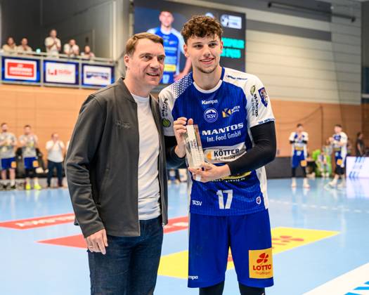 Marko Grgic ThSV Eisenach, 17 receives an award in Eisenach as handball player of the season 24 25 GER, ThSV Eisenach vs. 1 VfL Potsdam, Handball, 1 Bundesliga, 33 Matchday, Season 2024 2025, 04 06 2025 GER, ThSV Eisenach vs. 1 VfL Potsdam, Handball, 1 Bundesliga, 33 Matchday, Season 2024 2025, 04 06 2025 Eisenach Copyright: xEibner-Pressefoto MartinxHerbstx EP_MHT