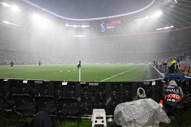 04 06 2025, xjrdrx, Football UEFA Nations League 1 2 Final, Germany Portugal v l hailstorm over the stadium DFL DFB REGULATIONS PROHIBIT ANY USE OF PHOTOGRAPHS as IMAGE SEQUENCES and or QUASI VIDEO Muenchen
