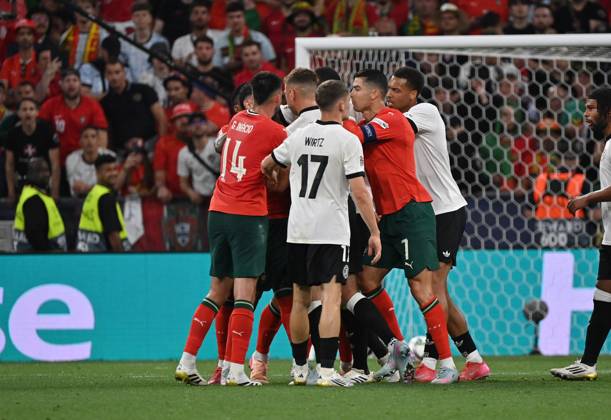 04 06 2025, xjrdrx, Football UEFA Nations League 1 2 Final, Germany Portugal v l rudelbildung Goncalo Bernardo Inacio Portugal , Florian Wirtz Deutsche Fussball Nationalmannschaft DFB DFL DFB REGULATIONS PROHIBIT ANY USE OF PHOTOGRAPHS as IMAGE SEQUENCES and or QUASI VIDEO Muenchen