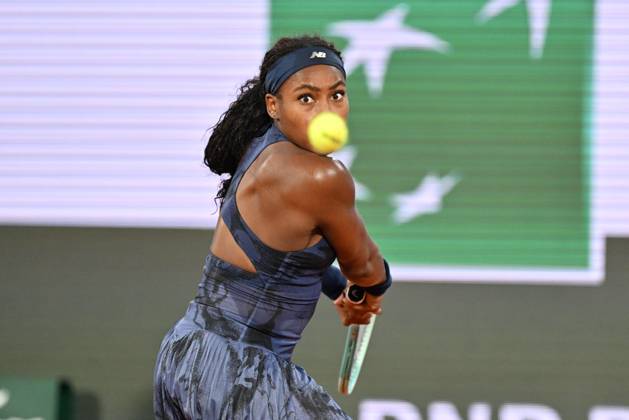 2025 Roland-Garros - Day 12 PARIS, FRANCE - JUNE 5: Coco Gauff of US in action against Lois Boisson of France (not seen) during the Women s Singles semi-final match on Day twelve of the 2025 French Open at Court Philippe-Chatrier in Paris, France on June 5, 2025. Mustafa Yalcin Anadolu Paris France. Editorial use only. Please get in touch for any other usage. Copyright: x2025xAnadoluxMustafaxYalcinx