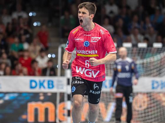 Daniel Fernandez TVB Stuttgart, 06 cheers loudly, Frisch Auf Goeppingen vs TVB Stuttgart, Handball, 1 Bundesliga, Men, 2024 2025 season, 05 06 2025, Frisch Auf Goeppingen vs TVB Stuttgart, Handball, 1 Bundesliga, Men, 2024 2025 season, 05 06 2025 Goeppingen Copyright: xMichaelxSchmidt Eibner-Pressefotx EP_MST