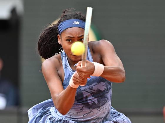 2025 Roland-Garros - Day 14 PARIS, FRANCE - JUNE 7: Coco Gauff of US plays against Aryna Sabalenka (not seen) during the Women s Singles final match on Day 14 of the 2025 French Open at Court Philippe-Chatrier in Paris, France on June 7, 2025. Mustafa Yalcin Anadolu Paris France. Editorial use only. Please get in touch for any other usage. Copyright: x2025xAnadoluxMustafaxYalcinx