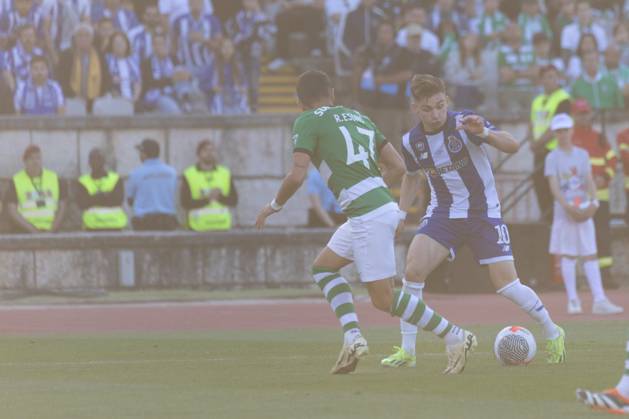 May 26, 2024, Caxias, Lisbon, Portugal: Sporting defender from Portugal RICARDO ESGAIO (47) and Porto midfielder from Portugal FRANCISCO CONCEICAO (10) in action during the game of the final of the Portugal Cup between Porto and Sporting at Estadio Nacional Caxias Portugal - ZUMAs359 20240526_zsp_s359_208 Copyright: xAlexandrexdexSousax