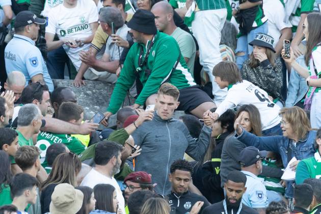 May 26, 2024, Caxias, Lisbon, Portugal: Sporting forward from Sweden VIKTOR GYOKERES (9) at the end of the game of the final of the Portugal Cup between Porto and Sporting at Estadio Nacional Caxias Portugal - ZUMAs359 20240526_zsp_s359_257 Copyright: xAlexandrexdexSousax