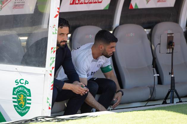 May 26, 2024, Caxias, Lisbon, Portugal: Sporting head coach from Portugal RUBEN AMORIM (L) before the start of the game of the final of the Portugal Cup between Porto and Sporting at Estadio Nacional Caxias Portugal - ZUMAs359 20240526_zsp_s359_007 Copyright: xAlexandrexdexSousax
