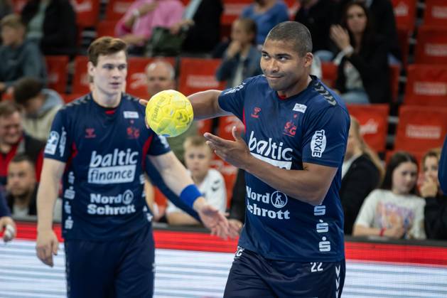 DAIKIN HBL SG Flensburg Handewitt vs Handball Sportverein Hamburg 08 06 25 Mads Mensah Larsen Nr 22, SG Flensburg Handewitt at the warm up DAIKIN HBL SG Flensburg Handewitt vs Handball Sportverein Hamburg, GP JOULE Arena on 08 06 25 Copyright: xBEAUTIFULxSPORTS MarioxM.xKobergx
