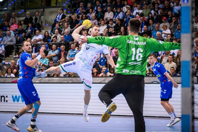William Bogojevic SC DHfK Leipzig, 20 vs Miljan Vujovic TVB Stuttgart, 16 GER, TVB Stuttgart SC DHfK Leipzig, DAIKIN HBL, Handball, Bundesliga, 34 Matchday, Season 2024 2025, 08 06 2025 GER, TVB Stuttgart SC DHfK Leipzig, DAIKIN HBL, Handball, Bundesliga, 34 Matchday, Season 2024 2025, 08 06 2025 Stuttgart Copyright: xSandyxDinkelackerx EP_SDR