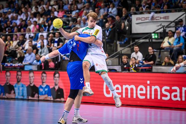 Andri Mar Runarsson SC DHfK Leipzig, 04 vs Lukas Laube TVB Stuttgart, 24 GER, TVB Stuttgart SC DHfK Leipzig, DAIKIN HBL, Handball, Bundesliga, 34 Matchday, Season 2024 2025, 08 06 2025 GER, TVB Stuttgart SC DHfK Leipzig, DAIKIN HBL, Handball, Bundesliga, 34 Matchday, Season 2024 2025, 08 06 2025 Stuttgart Copyright: xSandyxDinkelackerx EP_SDR
