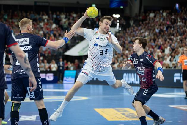 DAIKIN HBL SG Flensburg Handewitt vs Handball Sportverein Hamburg 08 06 25 Moritz Sauter Nr 33, Handball Sportverein Hamburg vs Jim Gottfridsson Nr 24, SG Flensburg Handewitt and Lukas Jørgensen Nr 25, SG Flensburg Handewitt DAIKIN HBL SG Flensburg Handewitt vs Handball Sportverein Hamburg, GP JOULE Arena on 08 06 25 Copyright: xBEAUTIFULxSPORTS MarioxM.xKobergx