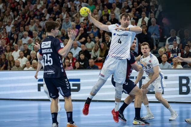 DAIKIN HBL SG Flensburg Handewitt vs Handball Sportverein Hamburg 08 06 25 Andreas Magaard Nr 04, Handball Sportverein Hamburg in attack DAIKIN HBL SG Flensburg Handewitt vs Handball Sportverein Hamburg, GP JOULE Arena on 08 06 25 Copyright: xBEAUTIFULxSPORTS MarioxM.xKobergx