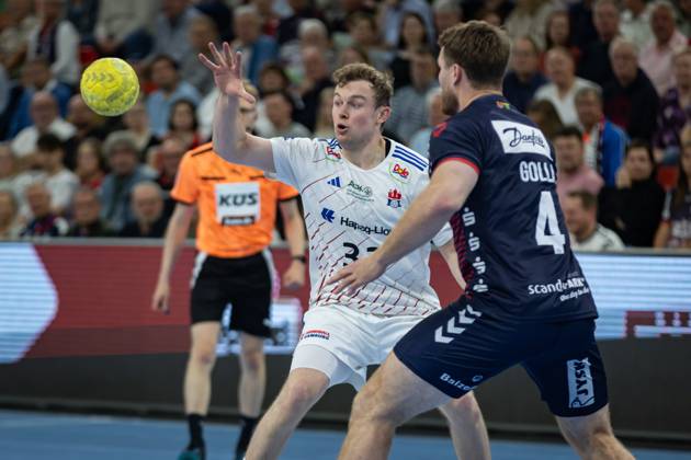 DAIKIN HBL SG Flensburg Handewitt vs Handball Sportverein Hamburg 08 06 25 Moritz Sauter Nr 33, Handball Sportverein Hamburg vs Johannes Golla Nr 04, SG Flensburg Handewitt DAIKIN HBL SG Flensburg Handewitt vs Handball Sportverein Hamburg, GP JOULE Arena on 08 06 25 Copyright: xBEAUTIFULxSPORTS MarioxM.xKobergx