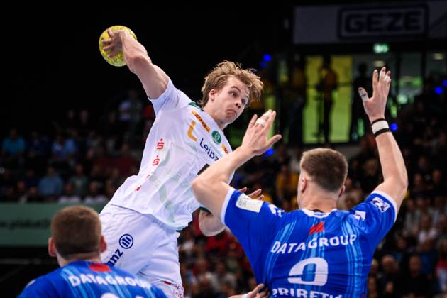 Andri Mar Runarsson SC DHfK Leipzig, 04 vs Gianfranco Pribetic TVB Stuttgart, 09 GER, TVB Stuttgart SC DHfK Leipzig, DAIKIN HBL, Handball, Bundesliga, 34 Matchday, Season 2024 2025, 08 06 2025 GER, TVB Stuttgart SC DHfK Leipzig, DAIKIN HBL, Handball, Bundesliga, 34 Matchday, Season 2024 2025, 08 06 2025 Stuttgart Copyright: xSandyxDinkelackerx EP_SDR