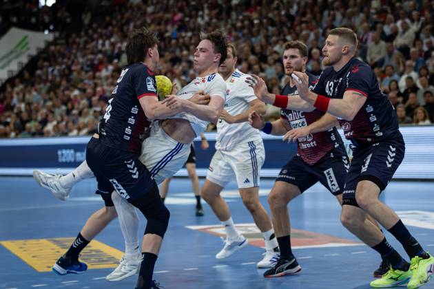 DAIKIN HBL SG Flensburg Handewitt vs Handball Sportverein Hamburg 08 06 25 Leif Tissier Nr 07, Handball Sportverein Hamburg in attack DAIKIN HBL SG Flensburg Handewitt vs Handball Sportverein Hamburg, GP JOULE Arena on 08 06 25 Copyright: xBEAUTIFULxSPORTS MarioxM.xKobergx