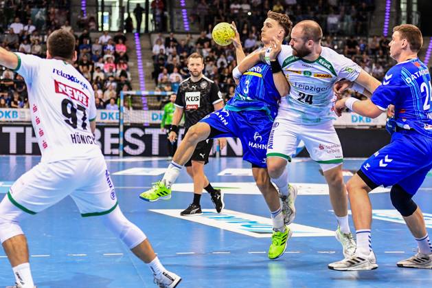TVB Stuttgart SC DHfK Leipzig Stuttgart, 08 06 2025 Max Haefner Stuttgart 3 blocked by Moritz Preuss Leipzig 24 Stuttgart, 08 06 2025 34 Matchday of the German Handball League, TVB Stuttgart SC DHfK Leipzig, Porsche Arena, Stuttgart Copyright: xBEAUTIFULxSPORTS Märklx