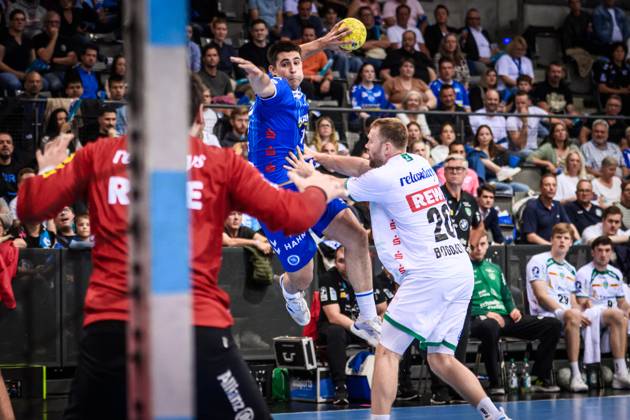 Achilleas Toskas TVB Stuttgart, 13 vs William Bogojevic SC DHfK Leipzig, 20 Leipzig goalkeeper Domenico Ebner SC DHfK Leipzig, 01 GER, TVB Stuttgart SC DHfK Leipzig, DAIKIN HBL, Handball, Bundesliga, Matchday 34, Season 2024 2025, 08 06 2025 GER, TVB Stuttgart SC DHfK Leipzig, DAIKIN HBL, Handball, Bundesliga, Matchday 34, Season 2024 2025, 08 06 2025 Stuttgart Copyright: xSandyxDinkelackerx EP_SDR