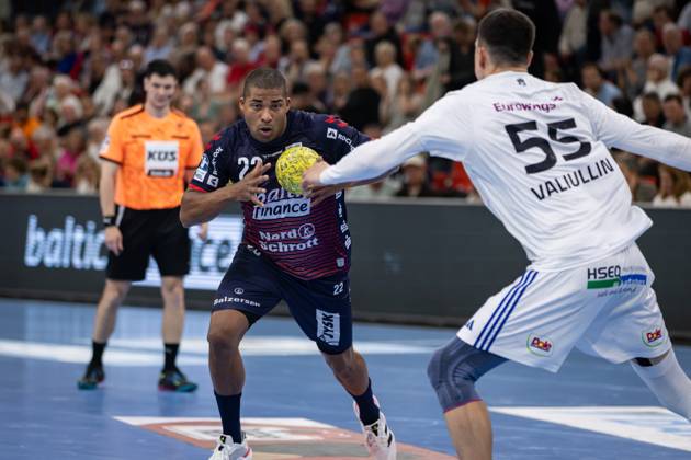 DAIKIN HBL SG Flensburg Handewitt vs Handball Sportverein Hamburg 08 06 25 Mads Mensah Larsen Nr 22, SG Flensburg Handewitt vs Azat Valiullin Nr 55, Handball Sportverein Hamburg DAIKIN HBL SG Flensburg Handewitt vs Handball Sportverein Hamburg, GP JOULE Arena on 08 06 25 Copyright: xBEAUTIFULxSPORTS MarioxM.xKobergx