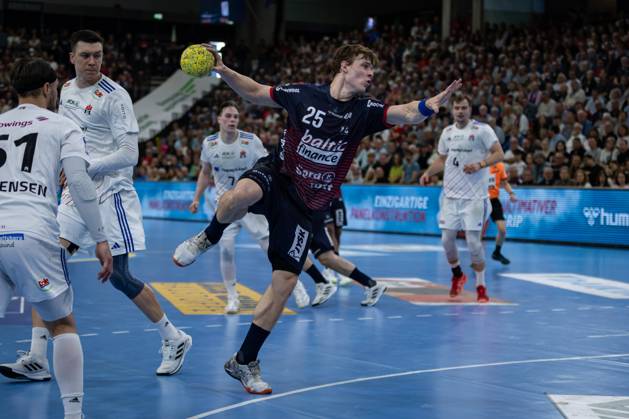 DAIKIN HBL SG Flensburg Handewitt vs Handball Sportverein Hamburg 08 06 25 Lukas Jørgensen Nr 25, SG Flensburg Handewitt in attack DAIKIN HBL SG Flensburg Handewitt vs Handball Sportverein Hamburg, GP JOULE Arena on 08 06 25 Copyright: xBEAUTIFULxSPORTS MarioxM.xKobergx