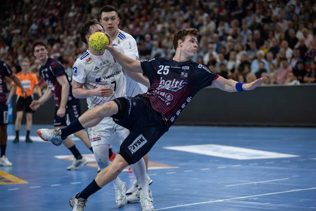 DAIKIN HBL SG Flensburg Handewitt vs Handball Sportverein Hamburg 08 06 25 Lukas Jørgensen Nr 25, SG Flensburg Handewitt in attack DAIKIN HBL SG Flensburg Handewitt vs Handball Sportverein Hamburg, GP JOULE Arena on 08 06 25 Copyright: xBEAUTIFULxSPORTS MarioxM.xKobergx