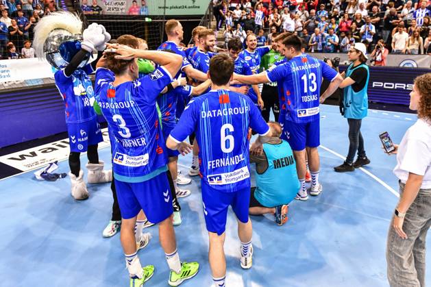 TVB Stuttgart SC DHfK Leipzig Stuttgart, 08 06 2025 Stuttgart celebrates relegation Stuttgart, 08 06 2025 34 Matchday of the Handball Bundesliga, TVB Stuttgart SC DHfK Leipzig, Porsche Arena, Stuttgart Copyright: xBEAUTIFULxSPORTS Märklx