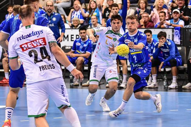TVB Stuttgart SC DHfK Leipzig Stuttgart, 08 06 2025 Steal by Nico Bacani Stuttgart 2 against Nils Greilich Leipzig 9 Stuttgart, 08 06 2025 34 Matchday of the German Handball League, TVB Stuttgart SC DHfK Leipzig, Porsche Arena, Stuttgart Copyright: xBEAUTIFULxSPORTS Märklx