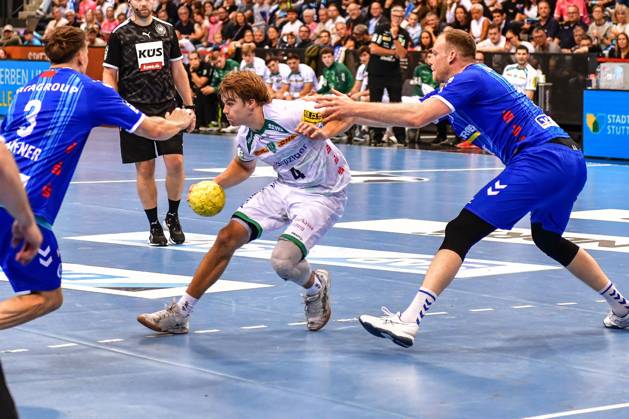TVB Stuttgart SC DHfK Leipzig Stuttgart, 08 06 2025 Andri Mar Runarsson Leipzig 4 against Max Haefner Stuttgart 3 and Lenny Rubin Stuttgart 44 Stuttgart, 08 06 2025 34 Matchday of the German Handball League, TVB Stuttgart SC DHfK Leipzig, Porsche Arena, Stuttgart Copyright: xBEAUTIFULxSPORTS Märklx