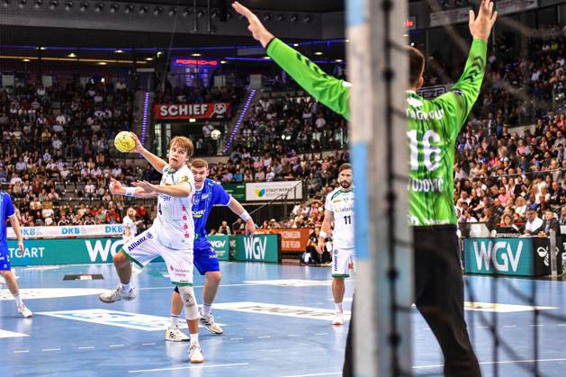 TVB Stuttgart SC DHfK Leipzig Stuttgart, 08 06 2025 Andri Mar Runarsson Leipzig 4 at 7 meters Stuttgart, 08 06 2025 34 Matchday of the Handball Bundesliga, TVB Stuttgart SC DHfK Leipzig, Porsche Arena, Stuttgart Copyright: xBEAUTIFULxSPORTS Märklx