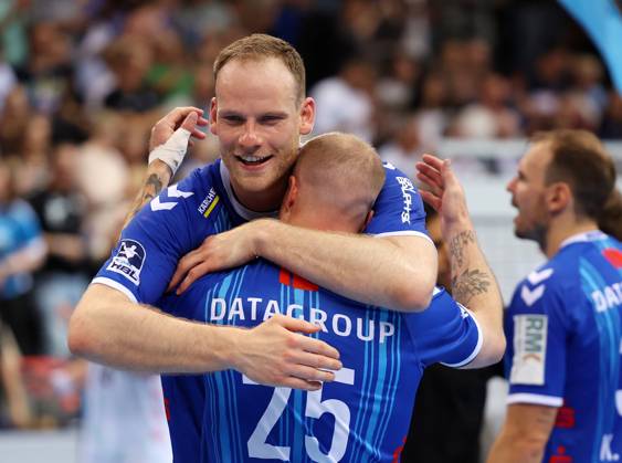 BAU 08 06 2025 Stuttgart Handball TVB Stuttgart vs SC DHFK Leipzig, Lenny Rubin TVB, above hugging Patrick Zieker