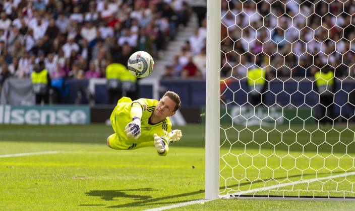 08 06 2025, Football UEFA Nations League 2024 25, Match for 3rd place, Germany France, in the MHP Arena Stuttgart, Goalkeeper Marc Andre ter Stegen Germany rushes to the ball