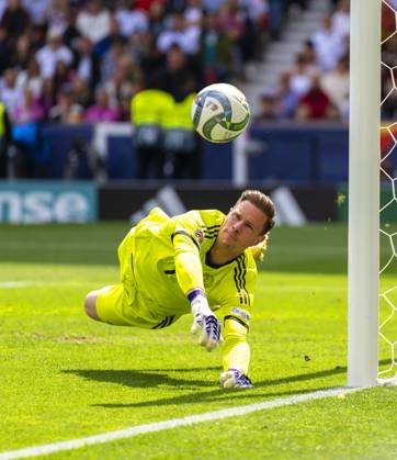 08 06 2025, Football UEFA Nations League 2024 25, Match for 3rd place, Germany France, in the MHP Arena Stuttgart, Goalkeeper Marc Andre ter Stegen Germany rushes to the ball