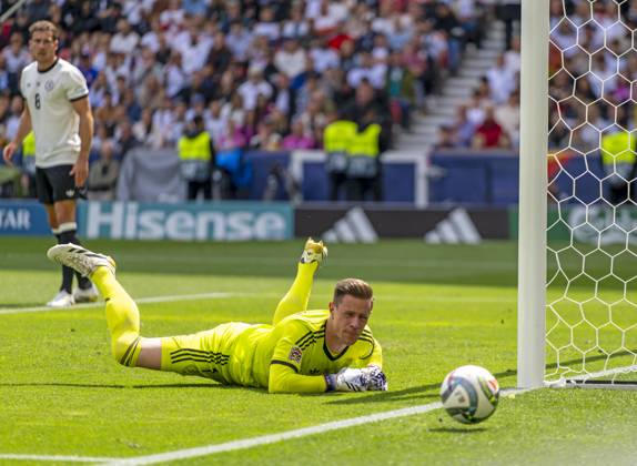 08 06 2025, Football UEFA Nations League 2024 25, Match for 3rd place, Germany France, in the MHP Arena Stuttgart, Goalkeeper Marc Andre ter Stegen Germany looks after the ball