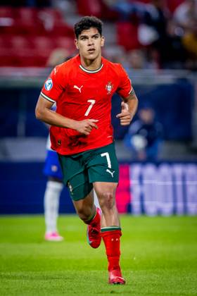 PORTUGAL U21, U 21 - FRANCE U21 Mateus Fernandes of Portugal during the UEFA European Under-21 Championship 2025 football match between Portugal U21 and France U21. Stadium Na Sihoti, Trencin, Slovakia, June 11, 2025. Photo by Branislav Racko Copyright: xx 080A5208