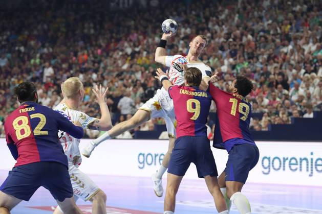 14 06 2025, xtgx, handball, EHF Champions League semi-final 2, FC Barcelona SC Magdeburg v l Felix Claar Magdeburg, 7 throws goal, Torschuetze, scores goal, Treffer, scores the goal Koeln