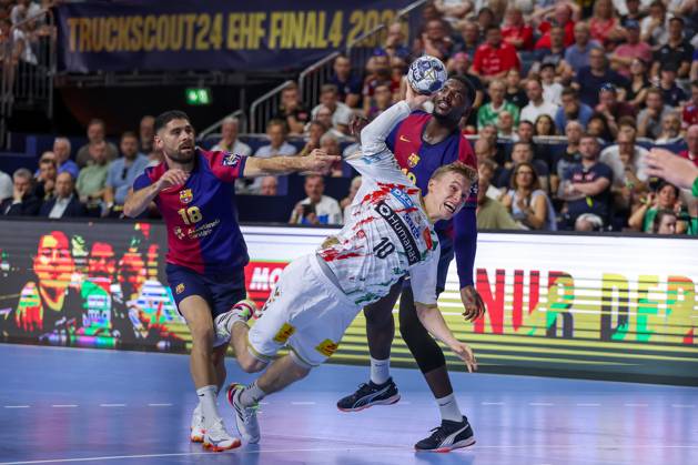 14 06 2025, Handball, Semi-final TruckScout24 EHF FINAL4, LANXESS arena Köln, FC Barcelona SC Magdeburg Gisli Kristjansson Magdeburg 10 vs Blaz Janc Barca FC Barcelona ESP 18 and Dika Mem Barca FC Barcelona ESP 10 Nordrhein Westfalen Germany