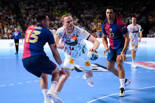Cologne, Germany Handball EHF CL Final 4 Semi-Final Barca SC Magdeburg v li Aitor Arino Bengoechea Barcelona , Omar Ingi Magnusson SC Magdeburg , Thiagus Petrus dos Santos Barcelona Cologne Lanxess Arena Nordrhein Westfalen Germany