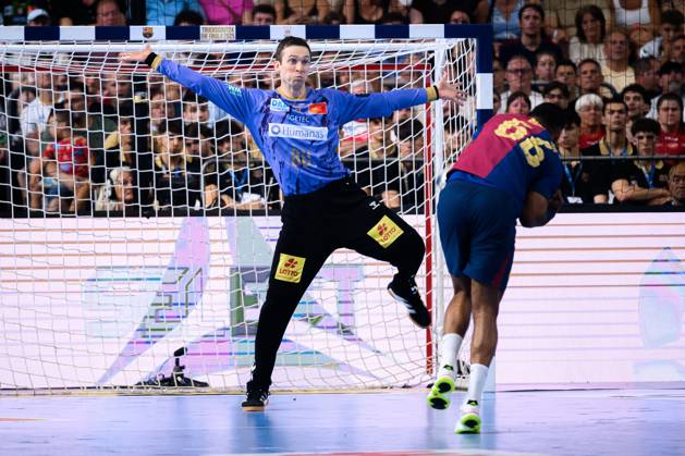 Cologne, Germany Handball EHF CL Final 4 Semi-Final Barca SC Magdeburg Goalkeeper Nikola Portner SC Magdeburg , Melvyn Richardson Barcelona Cologne Lanxess Arena Nordrhein Westfalen Germany