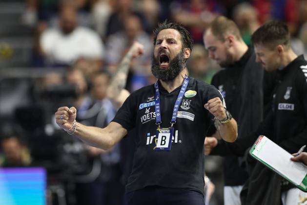 14 06 2025, xtgx, Handball, EHF Champions League Semi-Final 2, FC Barcelona SC Magdeburg v l Bennet Wiegert Magdeburg, coach jubilation, goal celebration, celebrate the goal, celebration Koeln