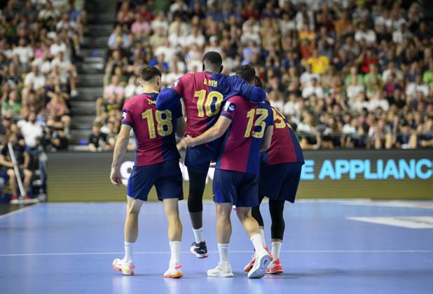 Dika MEN Barca injured, Blaz JANC l Barca and Julien BOS r NAN carry him, injury, Handball Champions League Final Four 2025, semi-final, FC Barcelona Barca SC Magdeburg MD , on 14 06 2025 in Cologne Germany Â