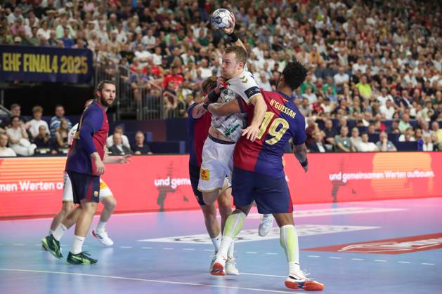 14 06 2025, xtgx, handball, EHF Champions League semi-final 2, FC Barcelona SC Magdeburg v l Felix Claar Magdeburg, 7 throws goal, Torschuetze, scores goal, Treffer, scores the goal Koeln