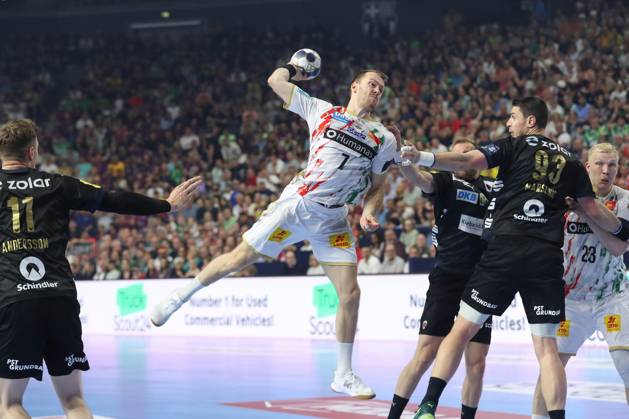 15 06 2025, xtgx, Handball, EHF Champions League Final, Füchse Berlin SC Magdeburg v l Felix Claar Magdeburg, 7 wirft Tor, Torschuetze, erzielt Tor, Treffer, scores the goal Koeln