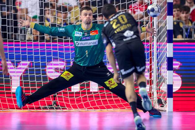 15 06 2025, Handball, Final TruckScout24 EHF FINAL4, LANXESS arena Cologne, Füchse Berlin SC Magdeburg Goalkeeper Sergey Hernandez Magdeburg 01 Tim Freihöfer Fuechse Berlin 20 North Rhine-Westphalia Germany