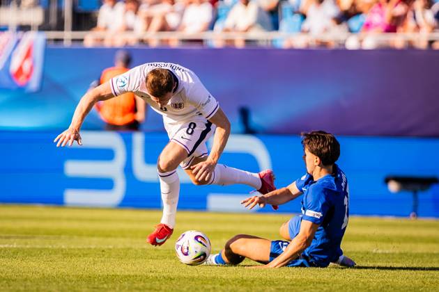 ENGLAND U21, U 21 - SLOVENIA U21 Elliot Anderson of England and Enrik Ostrc of Slovenia during the UEFA European Under-21 Championship 2025 Group B football match between England U21 and Slovenia U21. Stadium Nitra Arena, Nitra, Slovakia, June 15, 2025. Photo by Branislav Racko Copyright: xx 080A3529