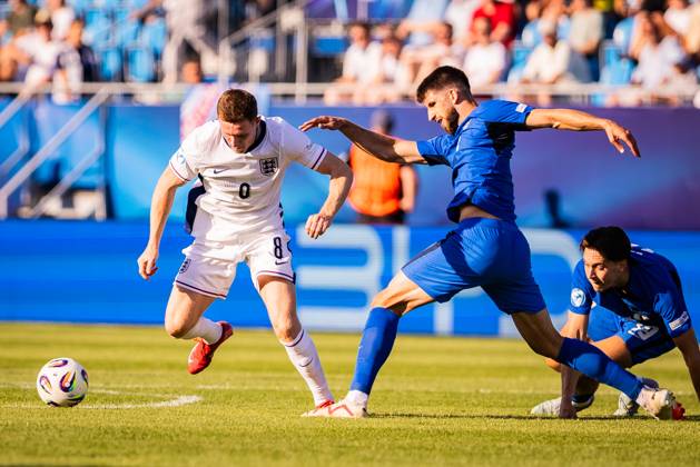 ENGLAND U21, U 21 - SLOVENIA U21 Elliot Anderson of England and Adrian Zeljkovic of Slovenia during the UEFA European Under-21 Championship 2025 Group B football match between England U21 and Slovenia U21. Stadium Nitra Arena, Nitra, Slovakia, June 15, 2025. Photo by Branislav Racko Copyright: xx 080A3530