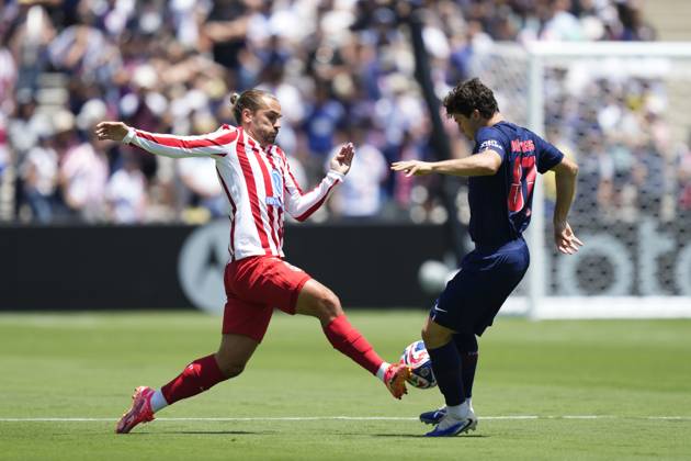 Paris Saint-Germain FC v Club Atletico de Madrid: Group B - FIFA Club World Cup 2025 PASADENA, CALIFORNIA - JUNE 15: Antoine Griezmann second striker of Atletico de Madrid and France and Joao Neves defensive midfield of PSG and Portugal during the FIFA Club World Cup 2025 group B match between Paris Saint-Germain FC and Club Atletico de Madrid at Rose Bowl Stadium on June 15, 2025 in Pasadena, California. Jose Hernandez Anadolu California United States. Editorial use only. Please get in touch for any other usage. Copyright: x2025xAnadoluxJosexHernandezx